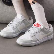 Nike 女子DUNK LOW LX日常出遊運動休閒板鞋 - 白灰色 - 查看 5