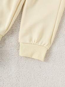 Bộ 2 áo dài tay họa tiết hoa dễ thương màu mơ cho bé gái + quần dài, mùa thu/đông - Màu be - Xem 7