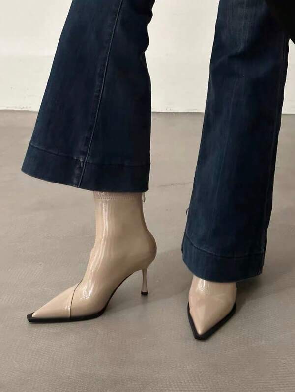 Botines de tacón alto de punta fina, nuevos para otoño/invierno 2025, estilo europeo y americano. Botines de tobillo ajustados con parches, botines de tobillo retro marrones, botines de tacón de gatito.