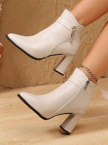 秋冬新款尖头女式粗高跟时尚靴子，英伦风踝靴