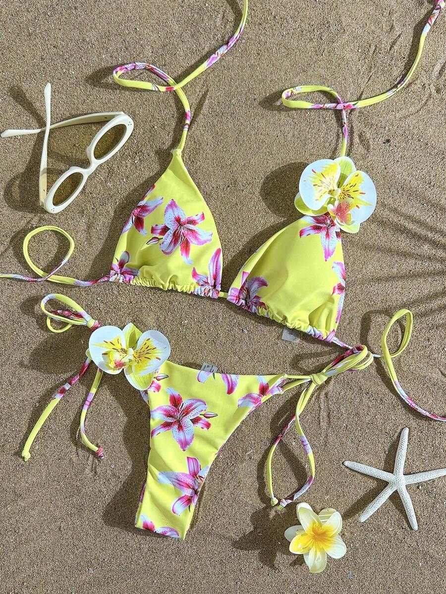 Conjunto de Maiô Bikini Fio Dental com Alça Halter Sem Costas e Amarração Nas Costas com Estampa Floral e Amarração Nas Laterais, Tecido de Alta Elasticidade, Conjunto com Sutiã Halter, 2 Peças, Verão, Praia, Férias, Looks de Verão para Mulheres, Looks de Praia para Mulheres, Roupa de Praia Feminina, Maiô Bikini com Sustentação, Vestido Floral Feminino, Maiô Bikini Estiloso, Maiôs Estilosos