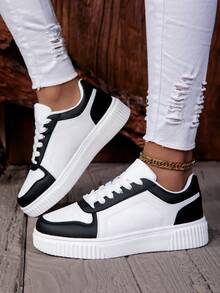 Damen Flache Sneaker, weiße runde Zehen Schnürung Niedrig-Top Lässig Weiche Sohle Leichtgewicht Schuhe, geeignet für alle Jahreszeiten