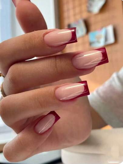 24 de bucăți de vârfuri simple acrilice roșii pentru manichiură franceză, pentru o îmbunătățire instantanee a aspectului. Acest set de unghii are un design cu acoperire completă, potrivit atât pentru femei, cât și pentru fete. Setul include 1 autocolant adeziv și 1 pilă de unghii mini, perfecte pentru petreceri, întâlniri și purtare zilnică. Unghiile false cu gel vor fi livrate aleatoriu. Consumabile pentru unghii.