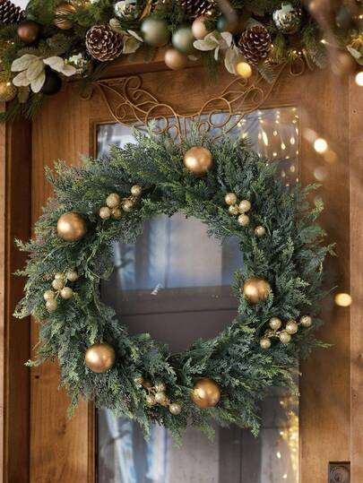 1/2pcs Artificial Christmas Cedar Berry Wreath, Artificial Christmas Pine Branch Floral Wreath, Artificial Pine Branch Plastic Gold Ball Decor Plant Hanging Wreath, Made Of PE Material, Wholesale, Artificial Plant, Artificial Flower, Outdoor Party Event, Holiday, Birthday, Wedding Party Decor, Christmas, Halloween, Thanksgiving Decoration, Home Entrance, Dining Room, Living Room, Bedroom, Garden Decor, Home Decoration