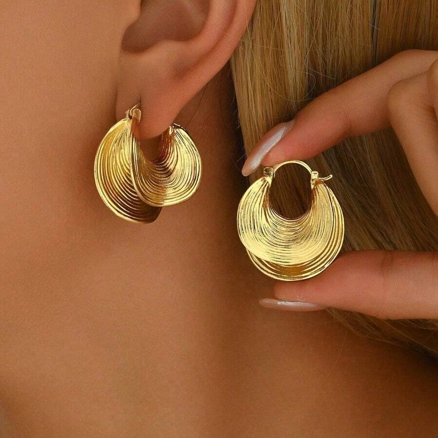 1 Pair. Women's Earrings. Unique Fan-Shaped Design With Minimalist Studs. Versatile Striped Double-Layer Niche Stud Earrings.Earrings For Women.Christmas Gifts. Party Favors. Birthday Presents. Gifts For Besties. Valentine's Day Presents. Small Tokens Of Appreciation. - 黃金一對 - 查看 1