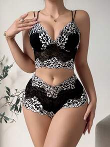 2 件对比色花卉蕾丝性感内衣 - V 领修身透视吊带背心和平角内裤 - 女士情趣内衣套装 - 黑色 - 查看 4