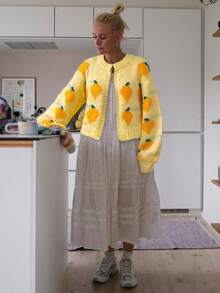 Plus-Size Women's Fall And Winter Butter Yellow Fashionable Long-Sleeve Knitted Cardigan, With Mango Jacquard Color-Blocking Design, Ideal For Sweet And Casual Daily Wear And School Outfits.