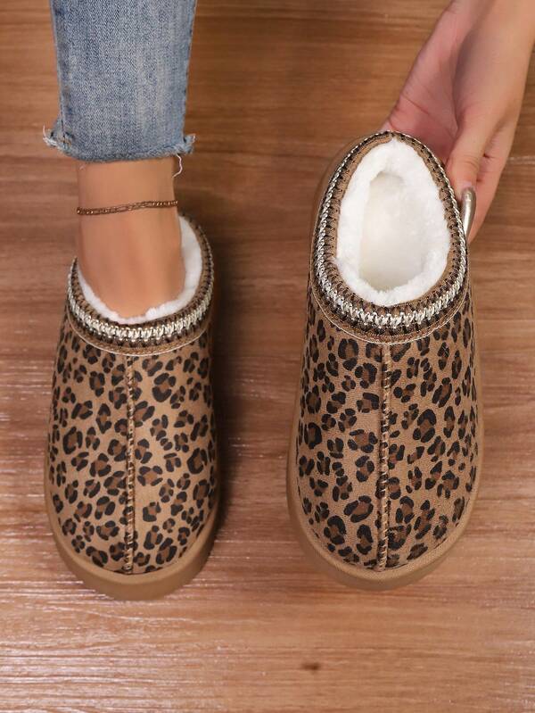 Pantuflas de dama de unicolor y peluche, cómodas y cálidas pantuflas para interiores hechas de piel artificial, con suelas suaves y antideslizantes, son zapatos perfectos para el dormitorio adecuados para el uso en el hogar en Halloween