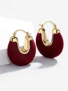 1 par de pendientes de aro con forma de U con estampado geométrico aterciopelado, adecuados para el uso diario de las mujeres