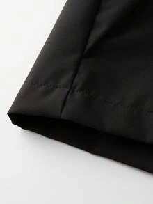 男士连帽抽绳软壳防风夹克，运动休闲两相宜，正面大口袋，侧边拉链口袋，适合日常穿着，百搭流行款。 - 黑與白 - 查看 8