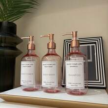 3个500毫升/16盎司玫瑰粉色可再填充泵瓶，带玫瑰金泵头，适用于洗发水、沐浴露、护发素、酒店浴室乳液瓶，带防水标签 - Translucent Pink - 查看 1