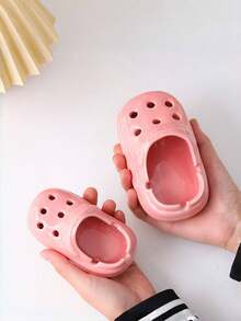 Cendrier unique en forme de sabot en céramique douce, décorations de Noël, convient pour l'hiver, pour le réapprovisionnement de fin d'année, design de simulation d'outils quotidiens, idéal pour la décoration de la maison, du bureau et de l'hôtel, cadeau parfait pour la Saint-Valentin, le Nouvel An et pièce de collection pour le Nouvel An lunaire