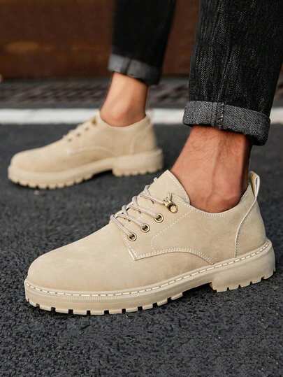 Herrskor med höga ärmar, nya moderiktiga slip-on-skor i läder med snörning, svarta, lämpliga för alla årstider, fritids- och affärskläder, retro brittisk stil, bekväma läderskor med tjock sula