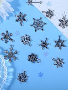 14/28pcs Christmas Snowflake Charms, Assorted Alloy Snowflake Charms For Jewelry Making, Fashionable Winter Holiday Craft Decorations, Ideal For DIY Necklaces, Bracelets & Gift Giving, Christmas Decorations