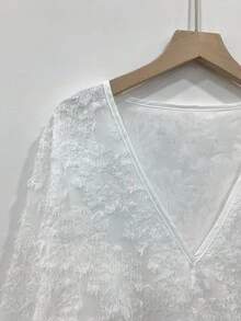 Blusa de encaje blanca con cuello en V, mangas abullonadas y puños con volantes para mujer talla grande, adecuada para uso diario, cumpleaños, fiestas y vacaciones