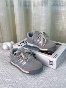 زوج من أحذية الأطفال الرياضية ذات الرقبة المنخفضة والشبكة التنفسية، إغلاق بالخطاف والحلقة، أحذية كاجوال مضادة للانزلاق، موضة للأطفال، مناسبة للربيع/الخريف