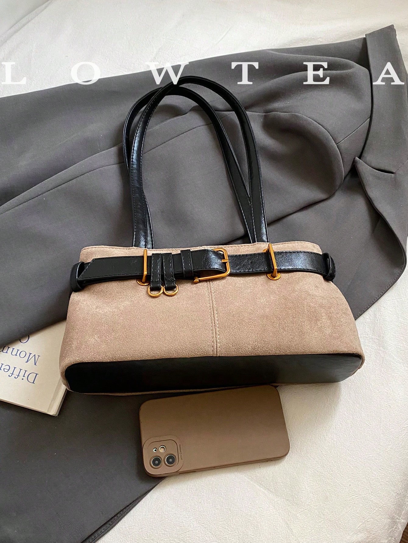 low tea حقيبة كتف مربعة من القماش المخملي ذات لون...