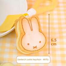 MIFFY 1个超可爱毛绒三明治饼干吊坠，4种不同款式可供选择，柔软可爱，可用作包包挂饰、家居装饰、毛绒钥匙扣、手机挂饰，是送给女孩的理想礼物。 - 黃色 - 查看 3