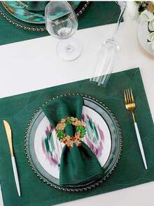 إكليل معدني مطلي بالراين ستون ، إكليل راين ستون أنيق - تصميم توت أحمر - حلقة معدنية ثقيلة الوزن لحفلات العطلات ، حفلات الزفاف - ديكور مركزي للمطعم سهل التنظيف - إعداد طاولة عيد الميلاد ، ديكور المنزل للعطلات ، إكليل متين ، ديكور الزفاف ، إكليل العطلات