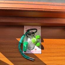 Breloc brățară țesută cu gantere pentru tenis, lucrat manual, accesoriu cu pandantiv pentru cheie de mașină, folosit pentru cadouri de Halloween și accesorii de agățat rucsac, decorațiuni de sărbători, cadouri de petrecere, brelocuri unice, bijuterii creative, țesut durabil, brățări lucrate manual, breloc pentru tenis, obiecte decorative mici, potrivit pentru pasionații de Halloween și colecționarii de accesorii.