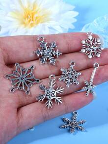 14/28pcs Christmas Snowflake Charms, Assorted Alloy Snowflake Charms For Jewelry Making, Fashionable Winter Holiday Craft Decorations, Ideal For DIY Necklaces, Bracelets & Gift Giving, Christmas Decorations