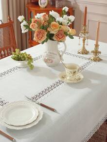 ABEST6522 Home&Living store 1 件 100% 涤纶面料，带精致水溶性蕾丝花边桌布，欧式风格，适用于厨房、餐桌、书桌、会议桌、长方形、圆形桌子、电视柜、咖啡桌、餐垫、家居装饰、节日装饰、生日、别墅晚宴、户外野餐垫、四季皆宜、派对和婚礼房间装饰、花园、家庭聚会、派对婚礼装饰，多种尺寸可供选择 - 奶油白 - 查看 16