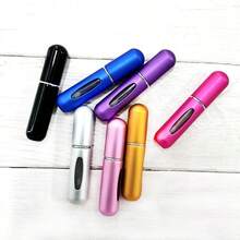 1 botella dispensadora de perfume con pulverizador simple: ideal para bloggers de belleza y mujeres que usan muestras de perfume a diario, y para quienes aman los viajes, ideal para viajes de negocios. El llenado inferior es fácil de usar y el pulverizador automático pulveriza uniformemente sin derrames, ideal para muestras de perfume. - Multicolor - Ver 11