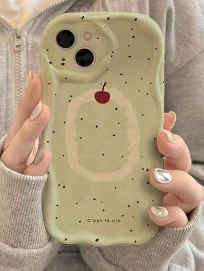 غطاء هاتف مضاد للسقوط مطبوع بنقاط بولكا فراولة لامعة ذو حافة موجية ملمس كريمي