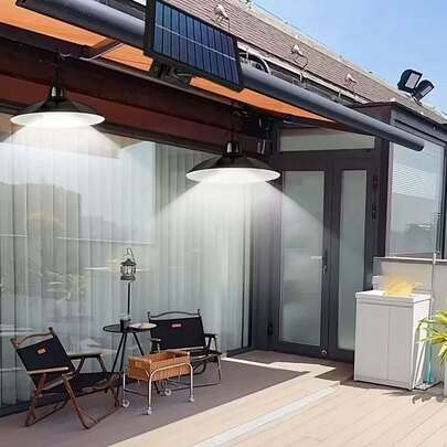 مصباح شمسي خارجي برأس واحد/رأسين مزود بتصميم قابل للفصل، مجهز بمستشعر حركة ولا يحتاج إلى أسلاك. اللوحة الشمسية توفر الإضاءة للاستخدام الليلي، مع بطارية ليثيوم بسعة 1200/2400 ملي أمبير لإضاءة طويلة الأمد طوال الليل.