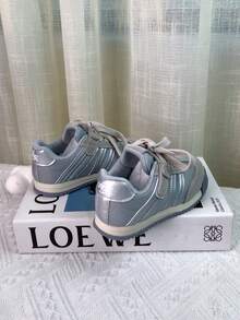 زوج من أحذية الأطفال الرياضية ذات الرقبة المنخفضة والشبكة التنفسية، إغلاق بالخطاف والحلقة، أحذية كاجوال مضادة للانزلاق، موضة للأطفال، مناسبة للربيع/الخريف