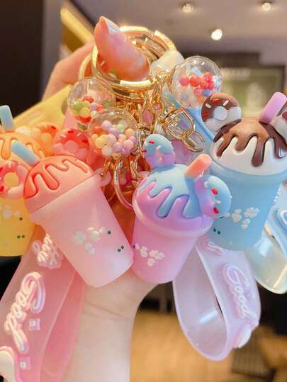 1个创意冰淇淋钥匙扣，女士款，个性化钥匙链PVC包包挂件，时尚小礼物，可爱卡通汽车装饰包包挂件，汽车配件，送给老师、朋友、姐妹的礼物创意