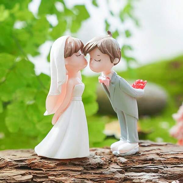 2pcs Resin Modern Couple Figurine Decor, Creative Cute Newlywed Couple Ornament For Home, Wedding, Party, Tabletop Decoration