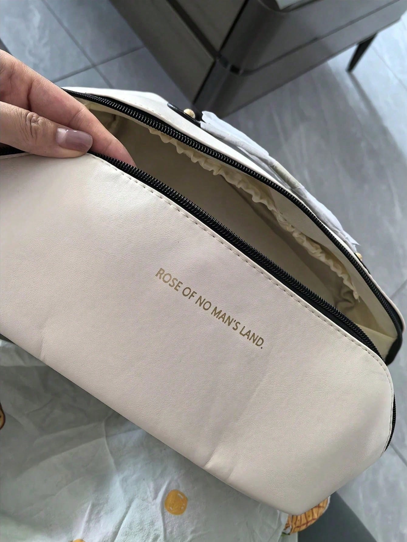 شنطه سفر اغراض سفر لوازم السفر اغراض السفر اشياء ل...