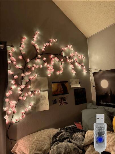 1 pieza Lámpara de flor de cerezo, adorable decoración de flor de cerezo artificial rosa, alimentada por USB, 8 modos de iluminación, flexible, adecuada para decoración de invierno y Navidad, se puede usar para decoración de sala de estar, dormitorio, sala de juegos, boda, iluminación ambiental de fiesta, regalo del Día de la Madre, regalo del Día de San Valentín
