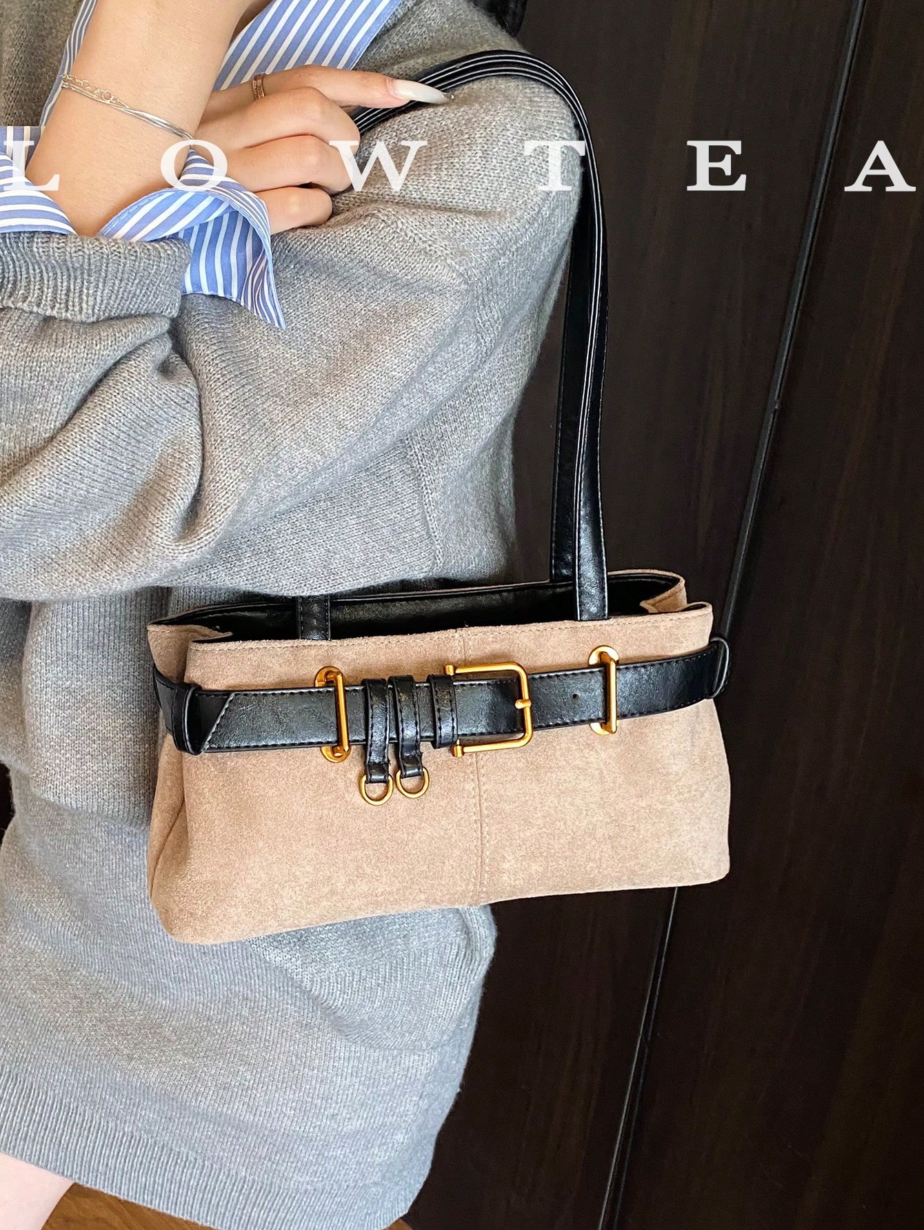 low tea حقيبة كتف مربعة من القماش المخملي ذات لون...