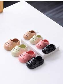 Cendrier unique en forme de sabot en céramique douce, décorations de Noël, convient pour l'hiver, pour le réapprovisionnement de fin d'année, design de simulation d'outils quotidiens, idéal pour la décoration de la maison, du bureau et de l'hôtel, cadeau parfait pour la Saint-Valentin, le Nouvel An et pièce de collection pour le Nouvel An lunaire