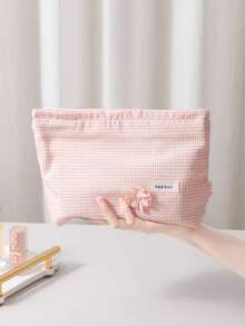 1 PC Solid Color Plaid Four-Leaf Clover Portable Travel All-Match Back To School In Bulk Make Up Bag,Fashionable And Casual Large Capacity Portable Zipper Makeup Bags,Travel Storage Stationery Storage,Vacation Essentials Cosmetic Bags For Headphones,Charger,Lipsticks,Cosmetics,Perfume,Skin Care And Beauty Products,Home Decor,For Mom,Nurses,Students,School Girls,Keys,Holiday Gifts,Makeup Pouch,Cosmetic Bag,Travel Essential,Large Capacity,Large Makeup Bag,Christmas Gifts,Pouch,Travel,Gifts For Women,Women's Necessaire,Travel Essential,Pouch,Clutch / Small Handbag,Necessaire,Makeup Organizer,Makeup Organize,Pouch,Brush Holder,Mini Pouch,Large Capacity Pouch