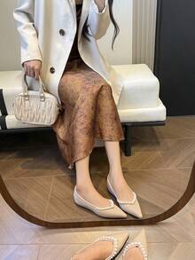 Décolleté con decorazione di perle a punta, scarpe da lavoro comode con tacco a zeppa nascosto, eleganti scarpe da pendolare per signora, scarpe da sposa, ballerine slim fit traspiranti e alla moda per donna