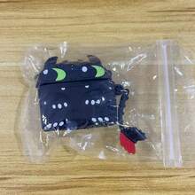 How to Train Your Dragon Tandlöst öronsnäcksfodral, öronsnäcksfodral, sött 3D-skyddsfodral kompatibelt med Apple Earbuds 1/2/Pro 3:e generationen - söt svartvit tecknad design med livfulla ögon, exakta knapputskärningar, reptåligt fodral, mjukt grepp och halkfri (officiell kompatibilitet), enhetsskydd, öronsnäcksfodral, roligt tillbehör, tätt passform, slitstarkt material, trådlöst öronsnäcksfodral, perfekt för elektronikentusiaster, tekniktillbehör