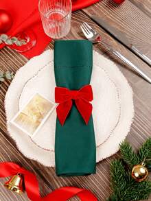 Conjunto de 8 peças de porta-guardanapos decorativos de Natal, com laço vermelho tecido à mão e fivela exclusiva em veludo macio e espesso. Ideal para decoração de mesas de Natal, jantares, banquetes, casamentos e outras festas.