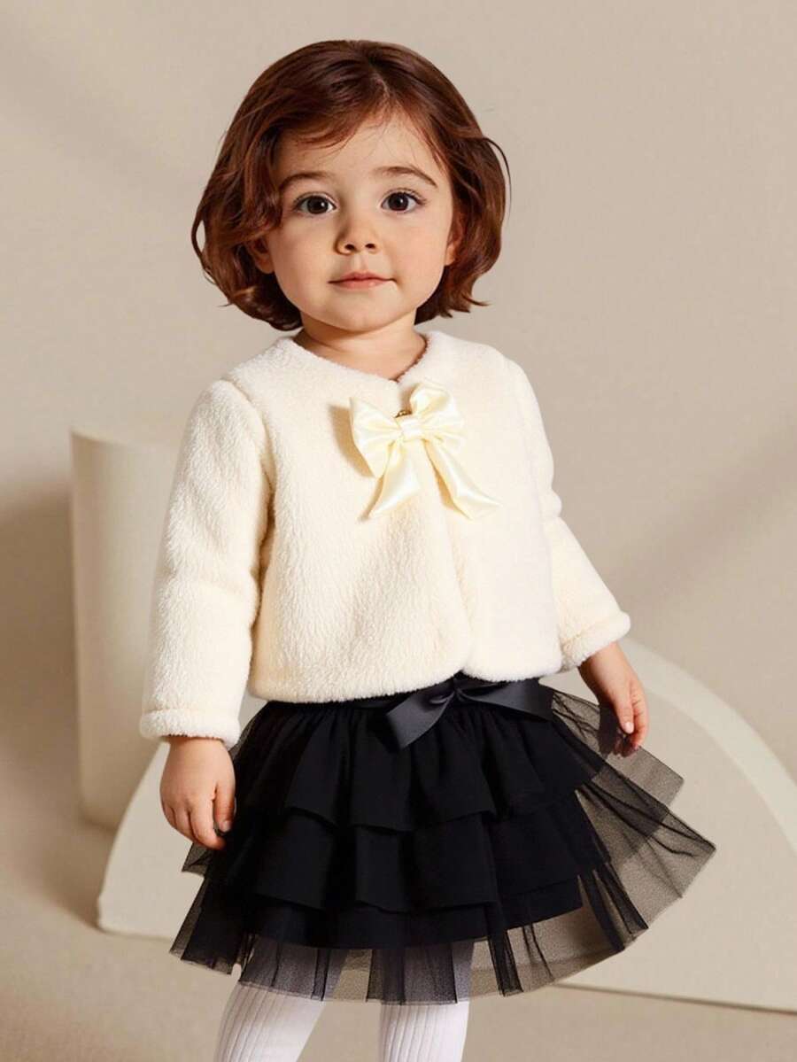 SHEIN Elladie kids 女婴温暖毛绒蝴蝶结装饰夹克,适合外出和日常穿着,秋冬季 - 米色 - 查看 1