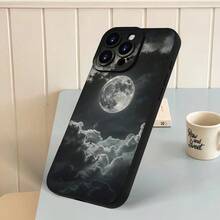 Funda de Teléfono Artística de Luna y Nube en Blanco y Negro con Impresión Negra para iPhone 16/15/14/13/12/11Plus Pro Max Min, con Protección de Agujero de Precisión para Lente. Este nuevo modelo de alta calidad y estilo es un regalo perfecto para las fiestas o cumpleaños para novias, novios, mujeres, hombres, esposos, esposas y... - Negro - Ver 7