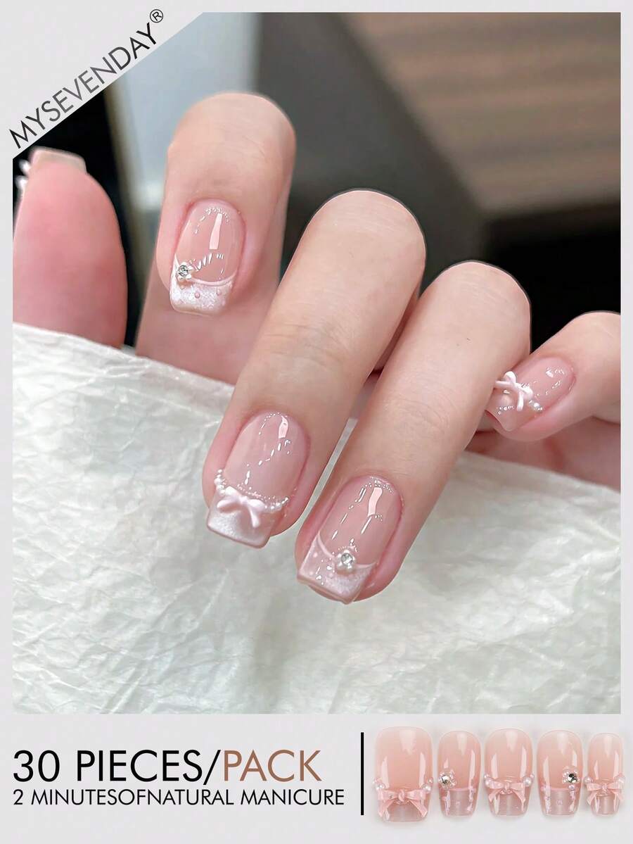 Bộ 30 móng giả vuông, móng giả ngắn/móng giả ba chiều hình nơ, hoa ngọc trai giả, móng giả đính đá kiểu Pháp ngọt ngào, bộ móng giả acrylic vừa vặn hoàn hảo, bao gồm 1 keo dán và 1 dũa móng, thích hợp cho phụ nữ sử dụng hàng ngày khi đi làm, học tập và tụ họp vào mùa thu và mùa đông. Sản phẩm làm móng phù hợp cho các buổi tụ họp, lễ hội và sử dụng hàng ngày.