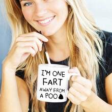 1 个 11 盎司马克杯，印有黑色英文字母，可用于多种场景，是个人使用或作为礼物、圣诞节或生日礼物的不错选择。 - 彩色 - 查看 2