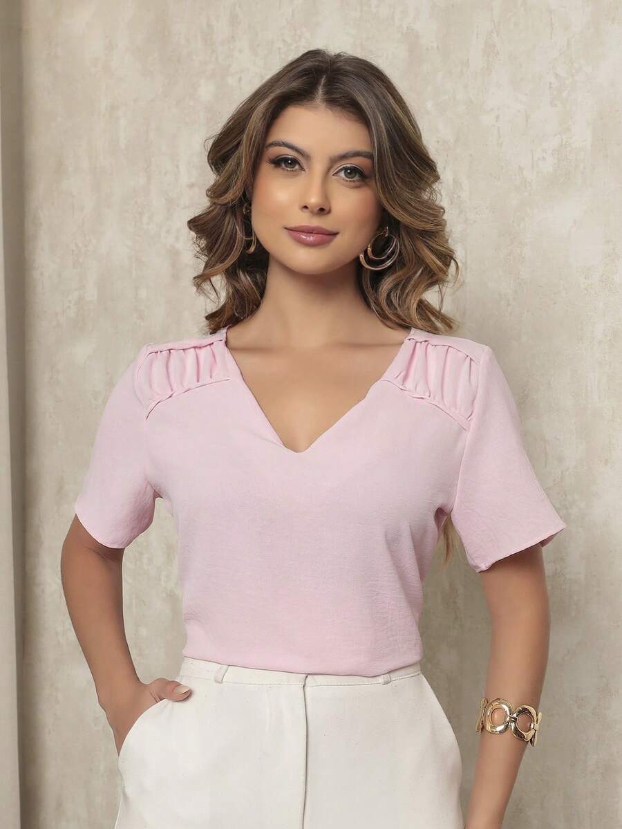 DUOUNO MODAS - WOMEN'S SHORT SLEEVE BLOUSE IN DUNAS FABRIC, V-NECKLINE WITH PLEATED DETAILS ON THE SHOULDER - WOMEN'S BLOUSES - Màu Hồng baby - Xem 1