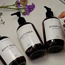 1 Stück 500ml nachfüllbare bernsteinfarbene Shampoo-Duschgel-Flasche mit Pumpe, Geschirrspülmittel, Conditioner, Körperwaschspender für Hotelbadezimmer Zubehör, inklusive wasserfestem Etikett, Einweihungsgeschenk