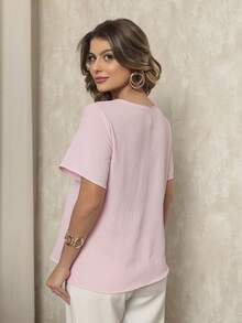 DUOUNO MODAS - WOMEN'S SHORT SLEEVE BLOUSE IN DUNAS FABRIC, V-NECKLINE WITH PLEATED DETAILS ON THE SHOULDER - WOMEN'S BLOUSES - Màu Hồng baby - Xem 2