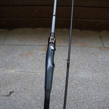 Caña de pescar de fibra de carbono de 180 cm - Alta sensibilidad para spinning/casting, punta de caña a prueba de explosiones, mango ergonómico de una sola pieza con tacto suave, adecuada para pesca en agua salada | Regalo perfecto para pescadores, equipo de pesca moderno | Excelente regalo para el Día de Acción de Gracias
