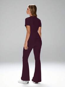 FWH "Bộ đồ hai mảnh mặc hàng ngày dành cho nữ: Kiểu dáng cơ bản, đa năng và kín đáo, phù hợp cho đi làm, công sở, tập thể dục và yoga. Đặc trưng bởi phong cách ngọt ngào, thanh lịch, ôm sát với chất liệu thun co giãn giúp thon gọn vòng eo. Áo cổ tròn tay ngắn kết hợp với quần thể thao cạp cao, ống loe nhẹ giúp kiểm soát vòng bụng và tạo hiệu ứng kéo dài chân." Mùa hè - Màu tím - Xem 4