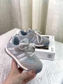 زوج من أحذية الأطفال الرياضية ذات الرقبة المنخفضة والشبكة التنفسية، إغلاق بالخطاف والحلقة، أحذية كاجوال مضادة للانزلاق، موضة للأطفال، مناسبة للربيع/الخريف